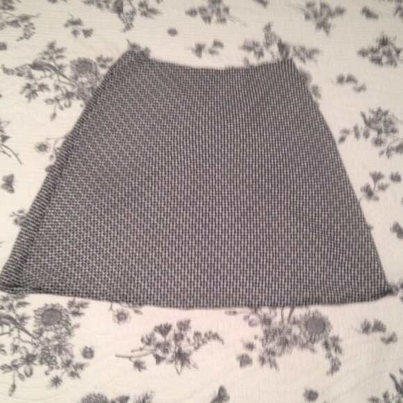 Ann Taylor A Line Skirt - Picture 4 of 6